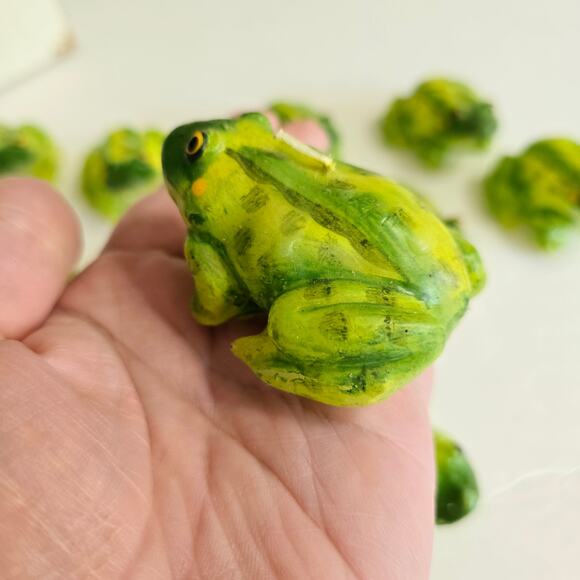 Lillian Vernon Frog Floating Candles Decorative Green Yellow Set of 12 - Picture 7 of 9